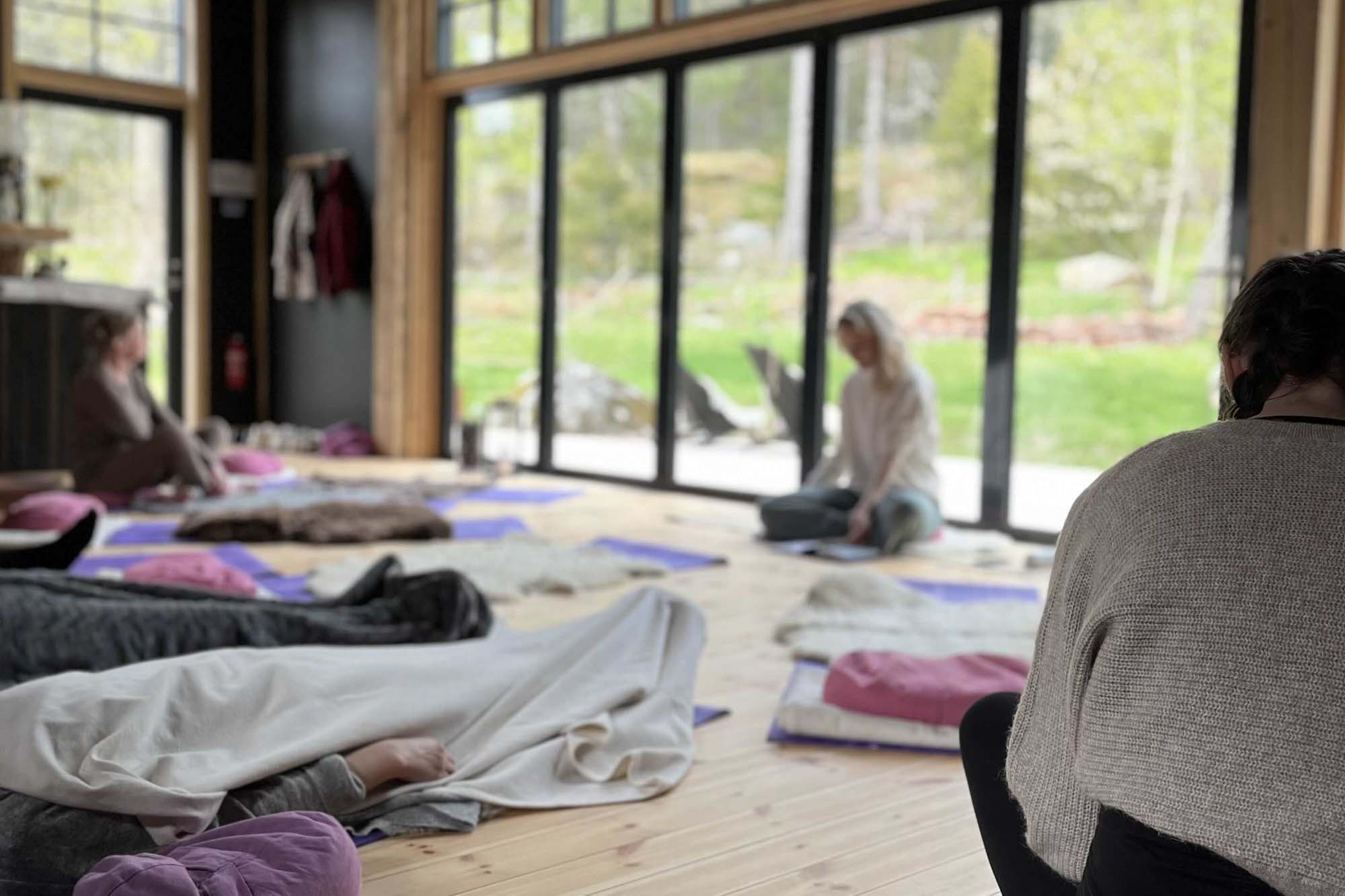 Yoga i Skogsloungen – med Yogakraft